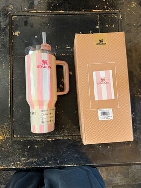 Stanley 40oz Peach Whip Cabana Gloss Quencher Mug with Handle and Straw